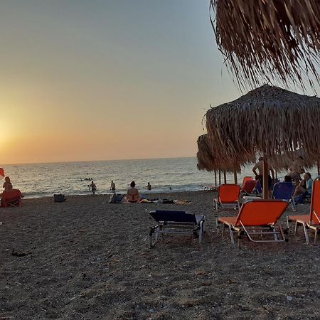 Tzil Home Kyparissia Bagian luar foto