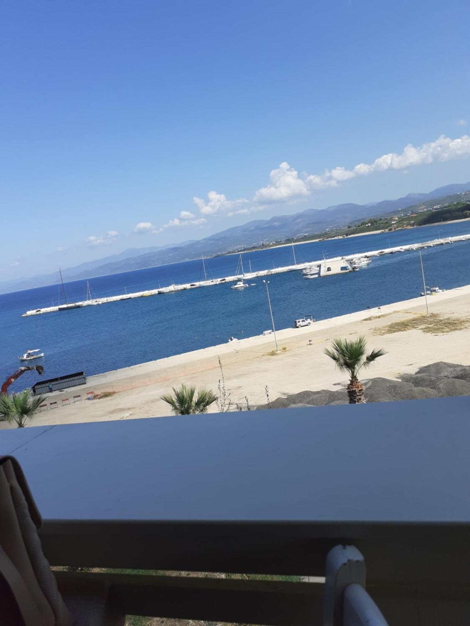 Tzil Home Kyparissia Bagian luar foto